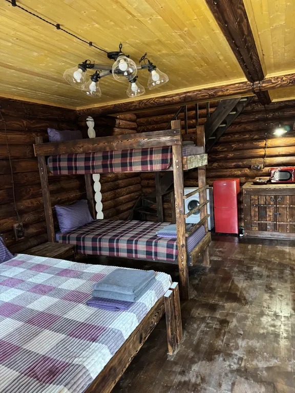 Двухэтажный сруб для большой компании