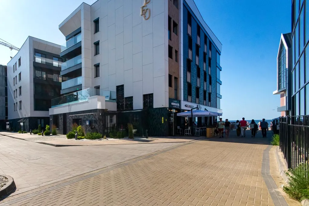 Современная квартира на первой линии Небо 17