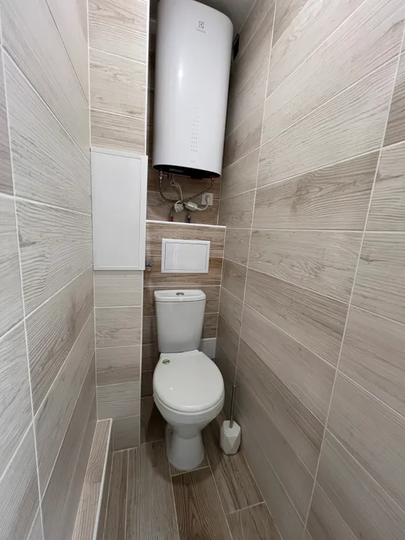 Квартира с большим телевизором и игровой приставкой