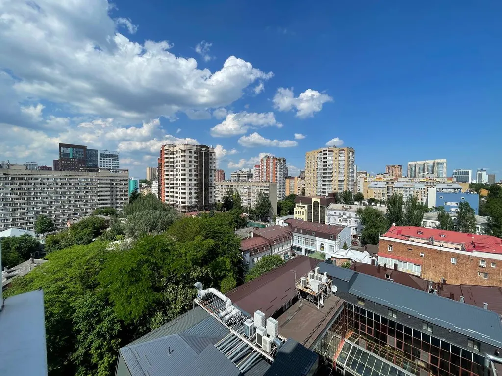 Стильная квартира с камином в центре города