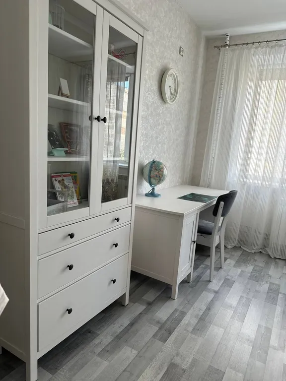 "7 дверей"  85 м. кв. трехкомнатная квартира с видом на Волгу