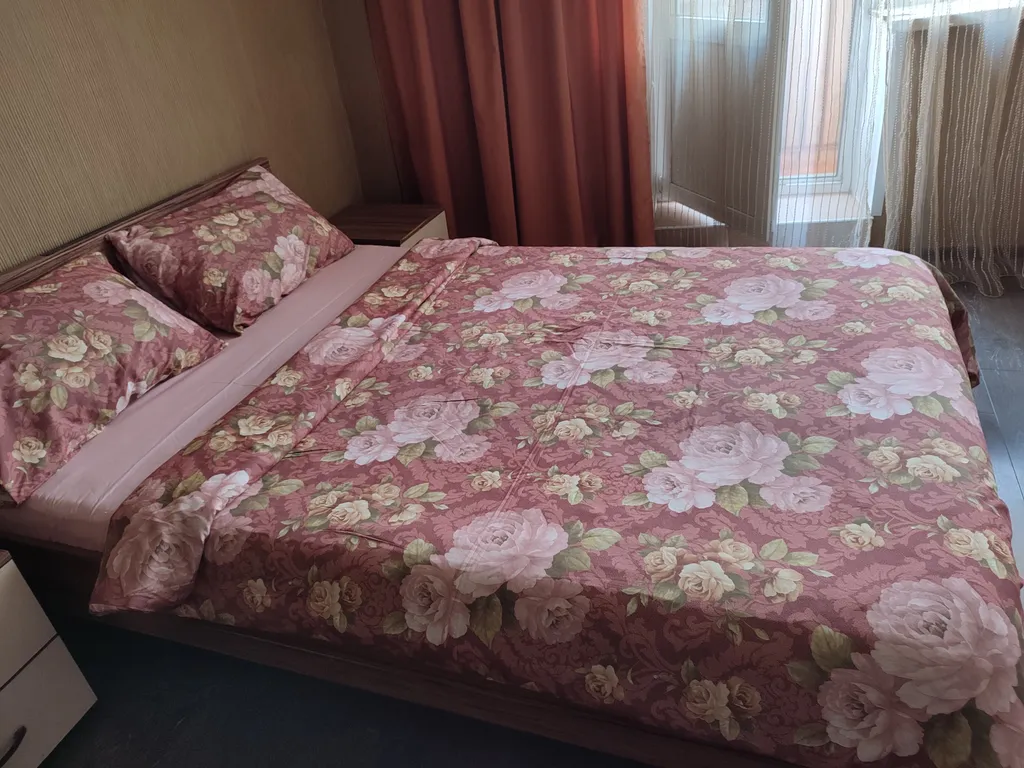 Квартира Большая, хорошая студия в центре города — аренда посуточно в Абакан