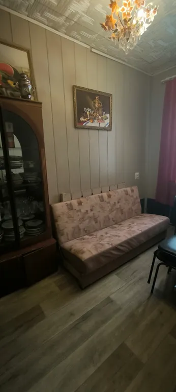 Коттедж у пруда в окружении леса