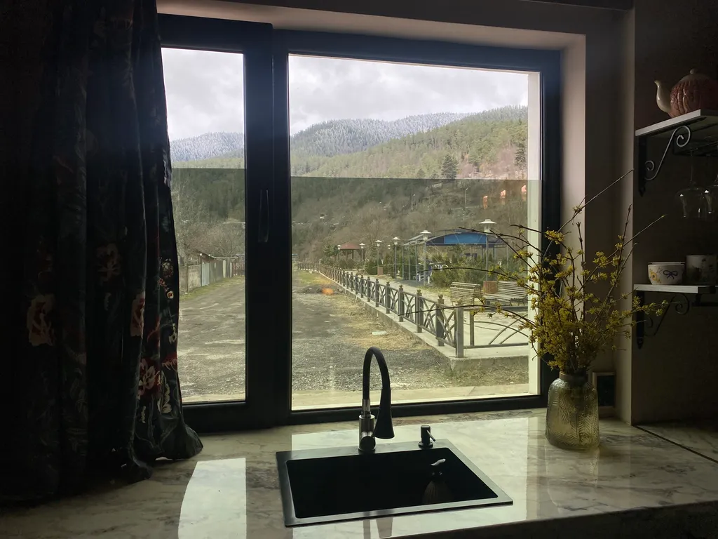 Студия у парка на 1 этаже с отдельным входом со стороны улицы