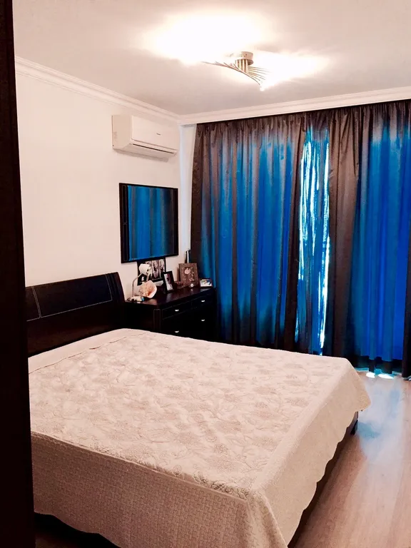 Трёхкомнатная квартира у пляжа, вид на море из всех комнат, два бассейна