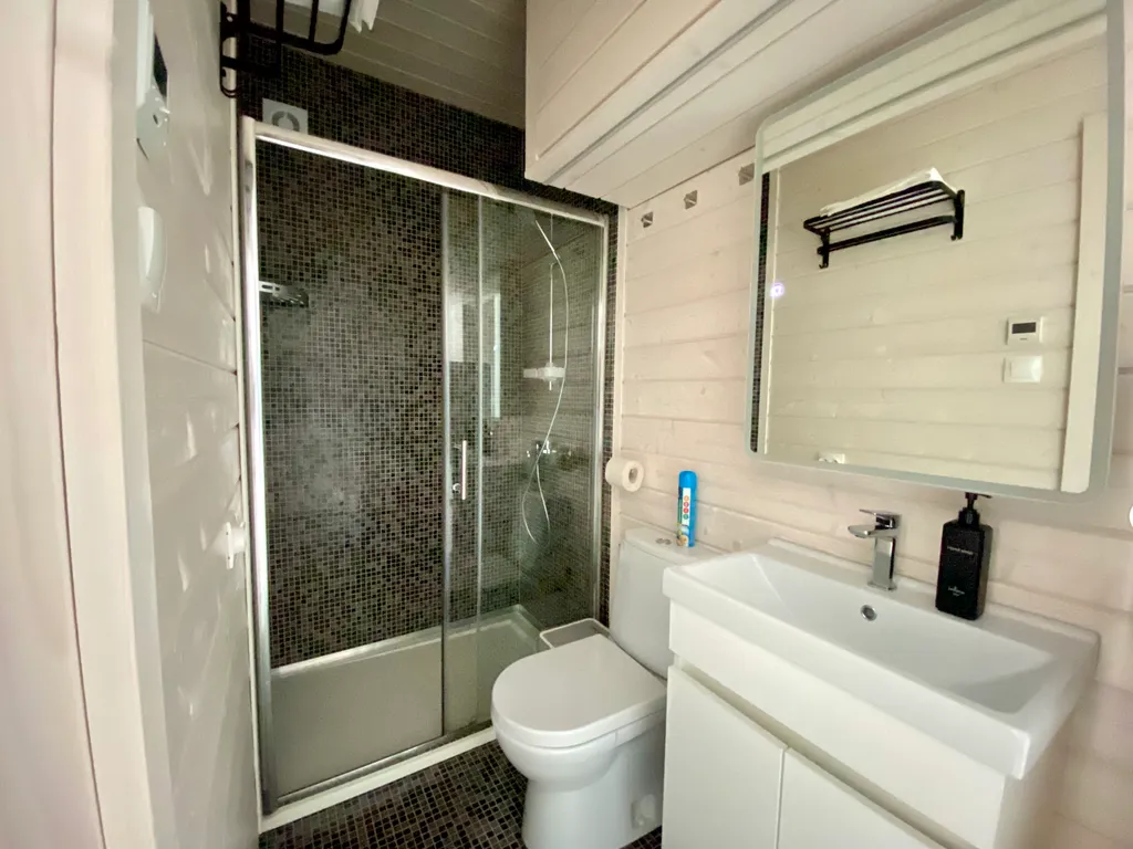 Коттедж Новый комфортабельный дом для отдыха на берегу лесного озера Маролампи — Санкт-Петербург