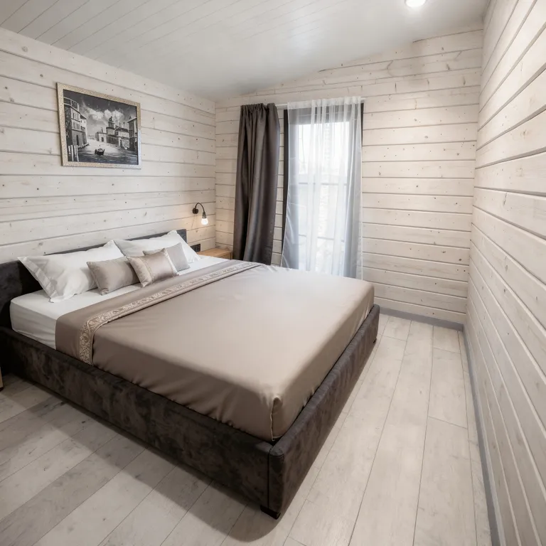 Новый домик в лесу у залива