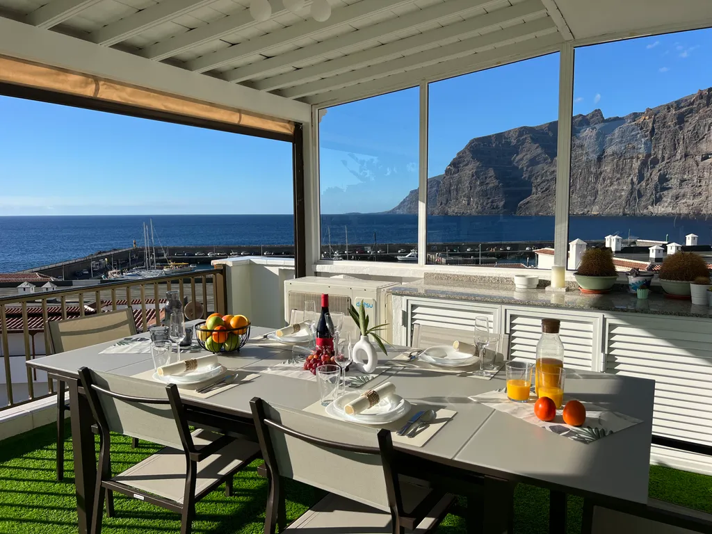 PaulMarie Superior Ocean Lounge