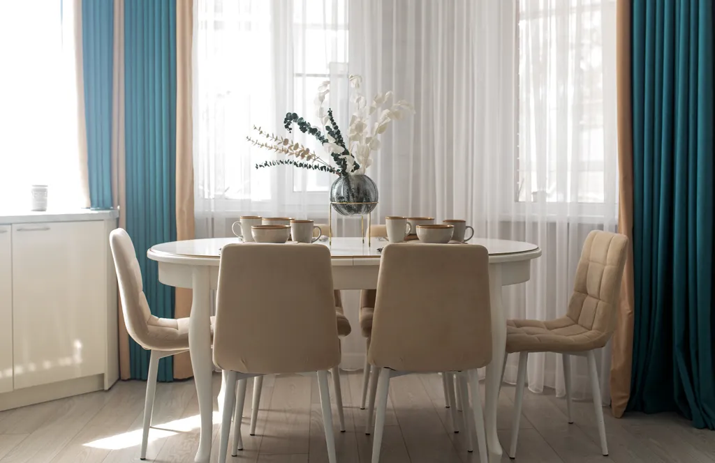 Дом Кантри со своим двором и парковкой