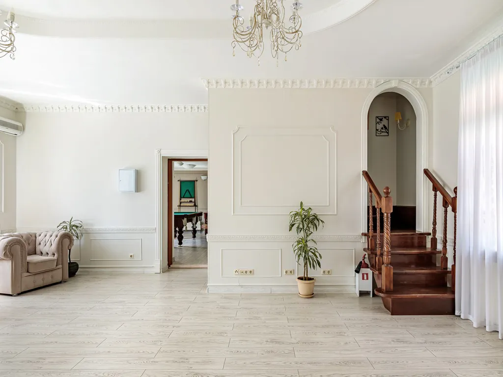 Дом с бассейнами и банкетным залом на Дмитровском шоссе