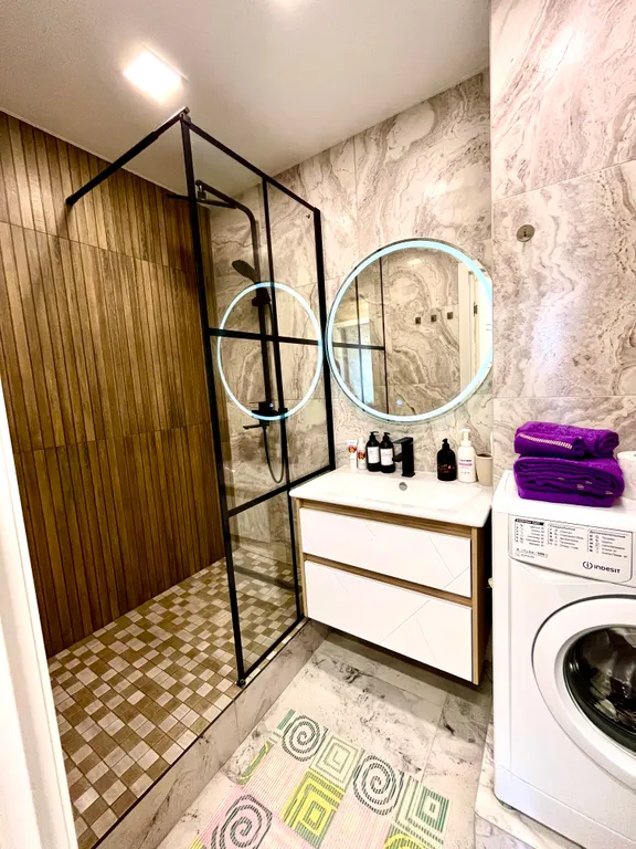 Новая студия на берегу реки