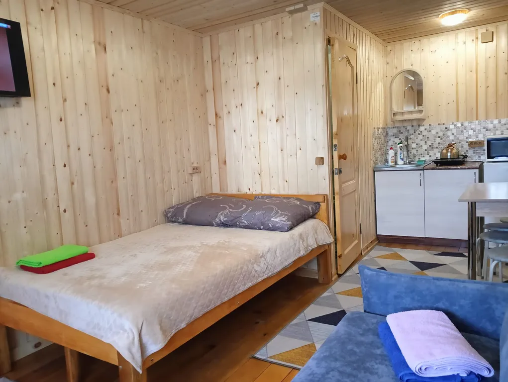 На Алтае на берегу реки Катунь