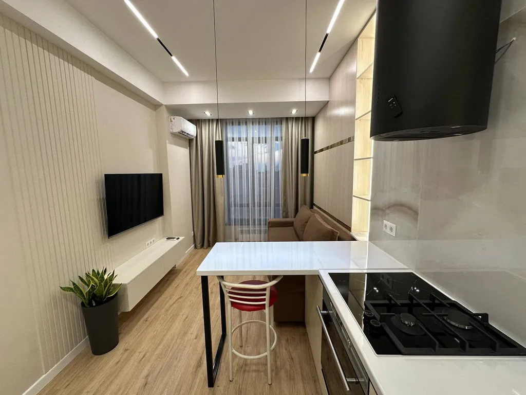 Continental apt near complex Vefa center