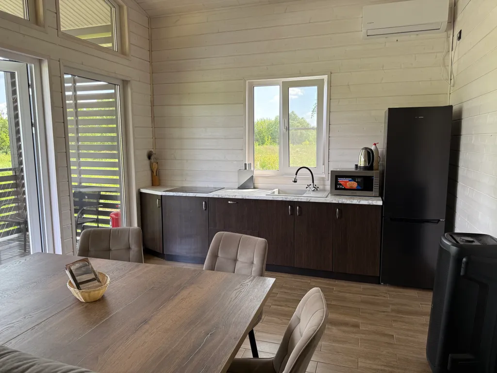 Дом с банным чаном на берегу реки Вожа