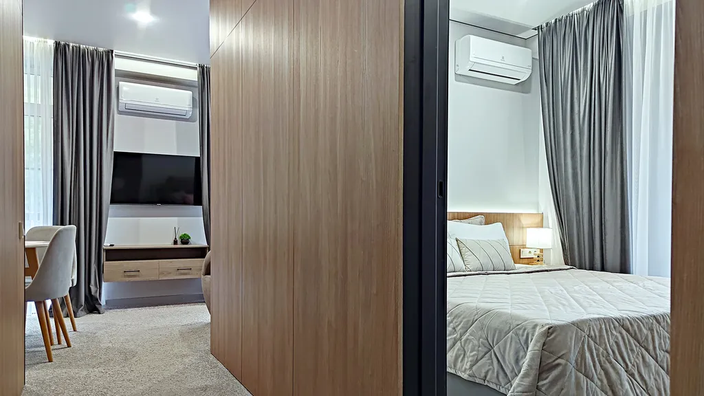 Вид на горы с балкона - апартамент со спальней в центре курорта