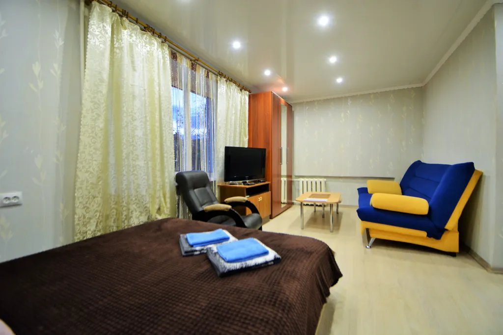 Однокомнатная квартира недалеко от КРЦ Плазма, сетевых магазинов