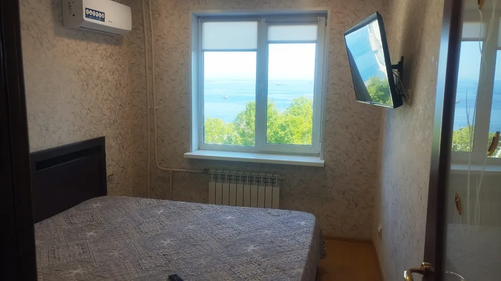 Светлая и уютная двухкомнатная квартира после ремонта с видом на море