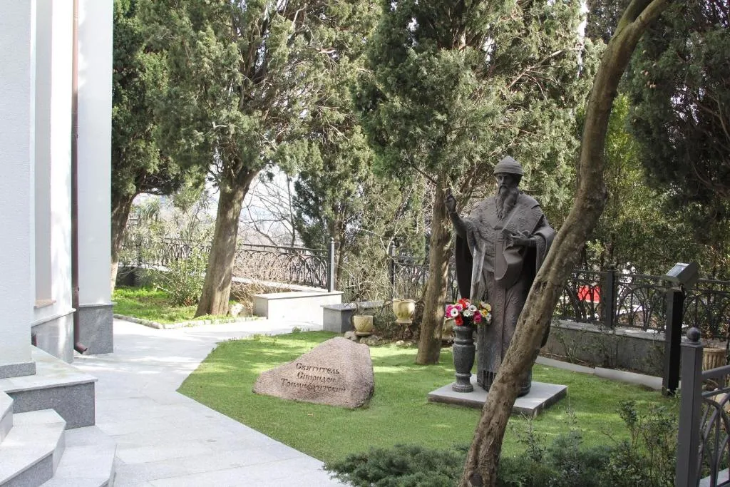 Огромная квартира с бассейном и видом на море