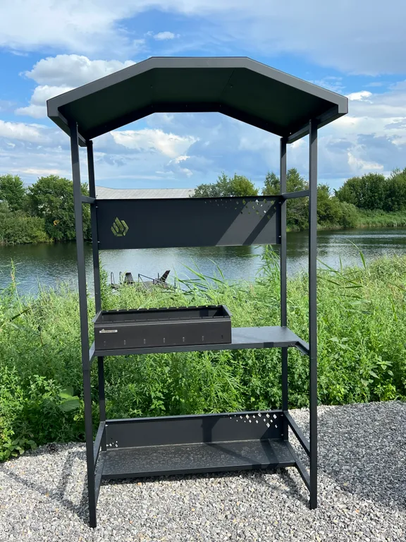 Теплый домик на берегу озера с баней и чаном