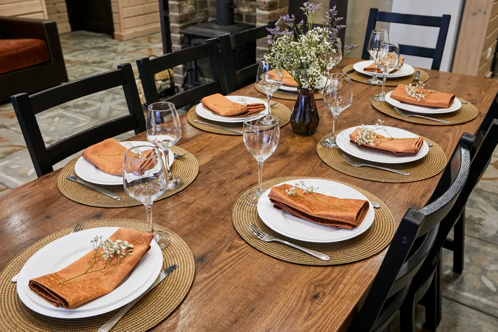 Просторный коттедж с 4 спальнями, камином и террасой