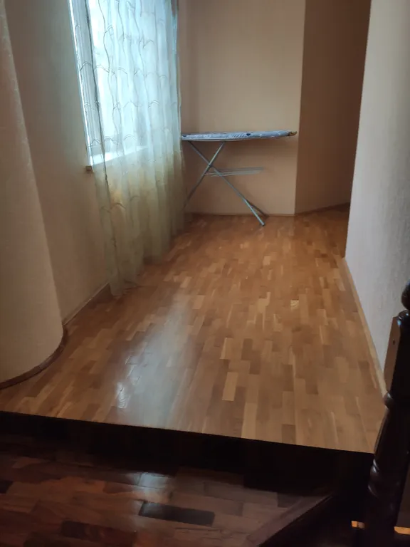 Дом в спальном районе