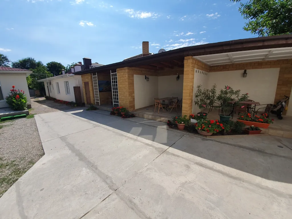 Жилье со своей кухней в частном секторе возле кинотеатра ракета