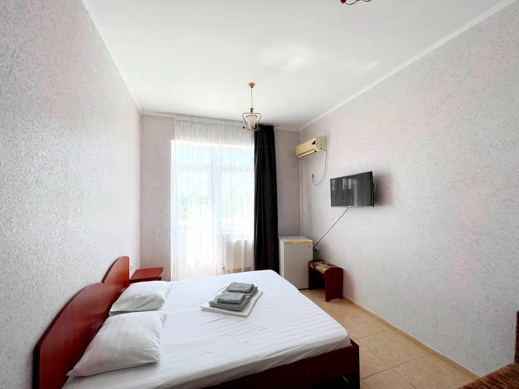 Квартира Двухместный номер с балконом, просторный, светлый и уютный — аренда посуточно в Феодосия