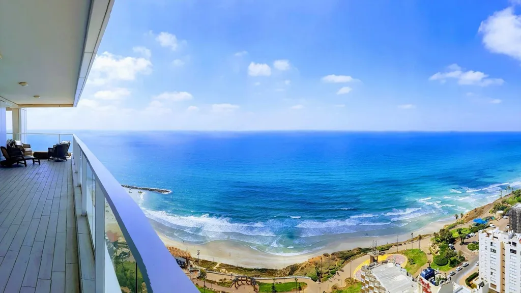 Пентхаус на берегу моря