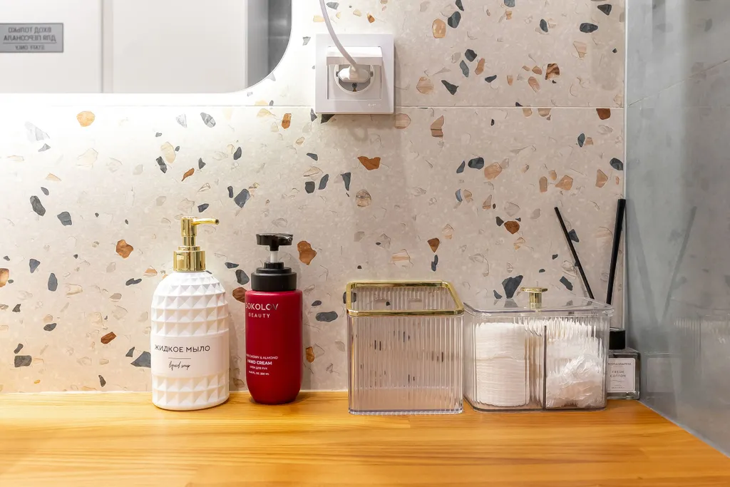 Новый дом с видом на озеро, сауной, гриль-домом и детской площадкой