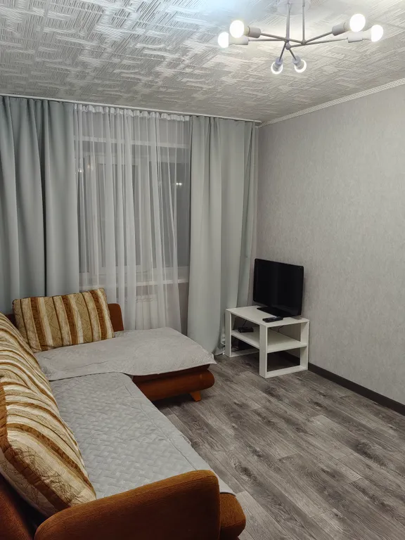 Двухкомнатная квартира в центре города — аренда посуточно в Ленск