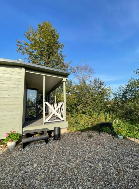 Атмосферный домик вдали от городской суеты