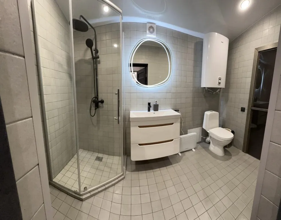 Уютный дом с баней и бассейном на берегу реки Волхов