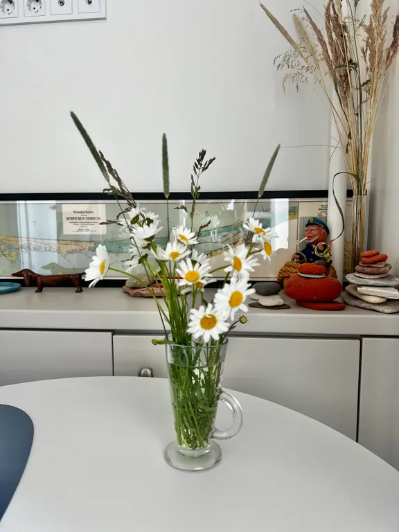 Современная уютная квартира около моря