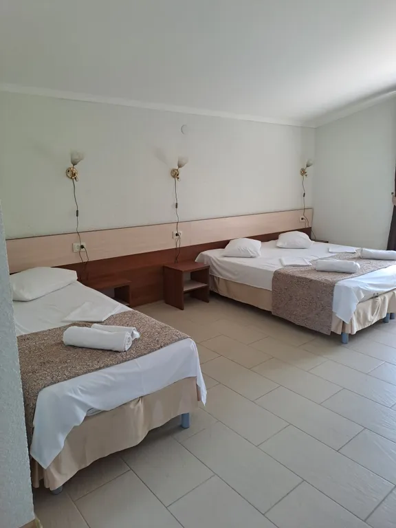 Уютная комната с видом на море