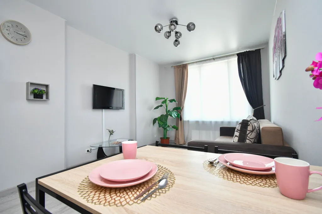 Квартира Квартира Уютная евродвушка в новом доме напротив ТЦ Планета — Красноярск