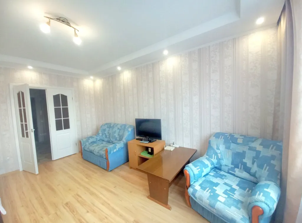 Светлая 2х ком квартира возле ТЦ Тринити