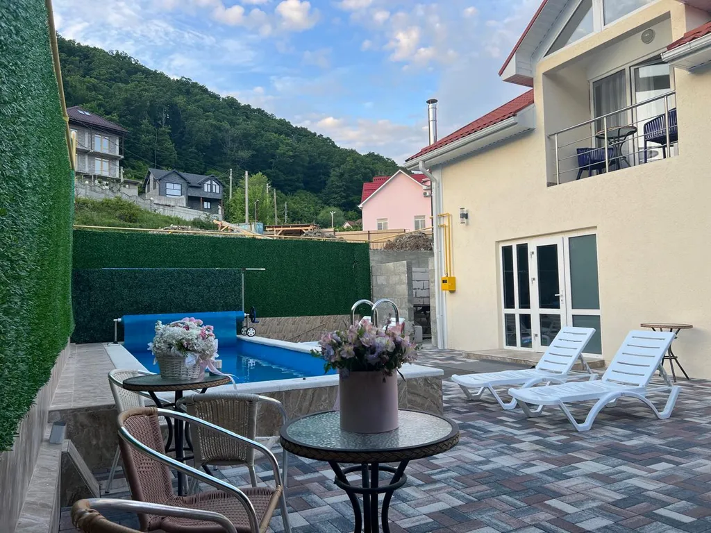 Новый дом с подогреваемым бассейном