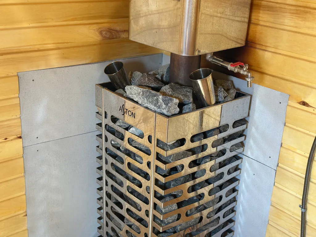 Стильный современный дом для отдыха на природе