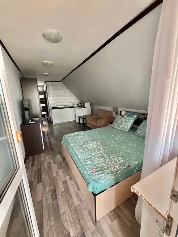 Студия с видом на море и часовню