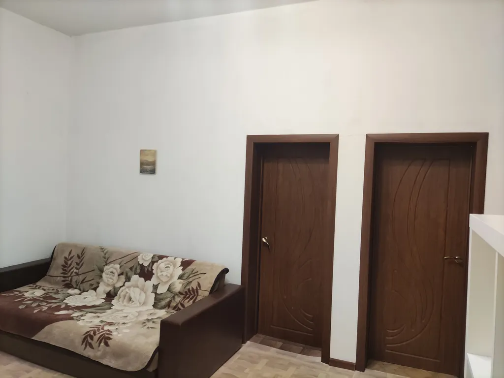 Мансарда в сталинке с арочными окнами