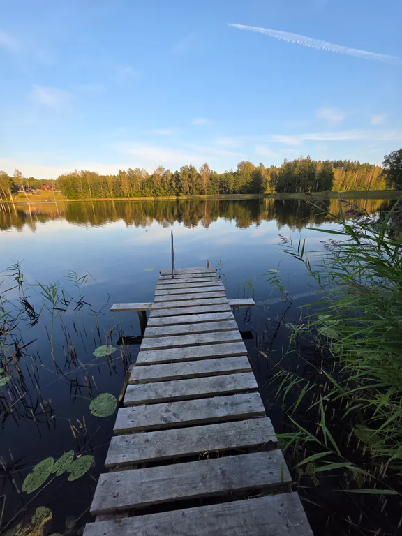 Милый дом на берегу озера