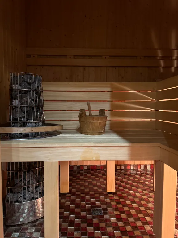 Просторный дом в шаговой доступности от Монрепо с сауной