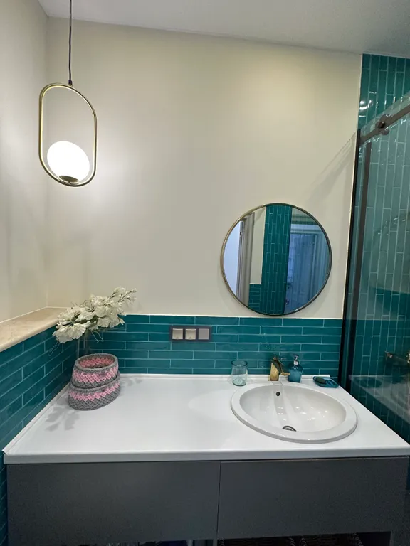 Дизайнерская большая квартира на берегу моря