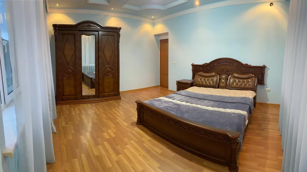 Шикарный коттедж в центре