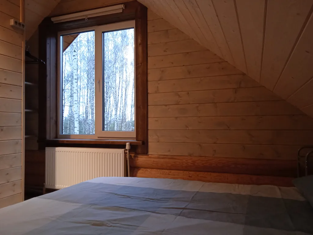 Дом с беседкой на берегу водохранилища