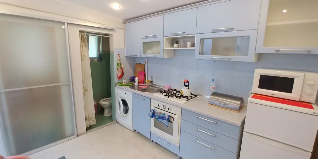 Жилой дом с внутренним двориком, рядом море