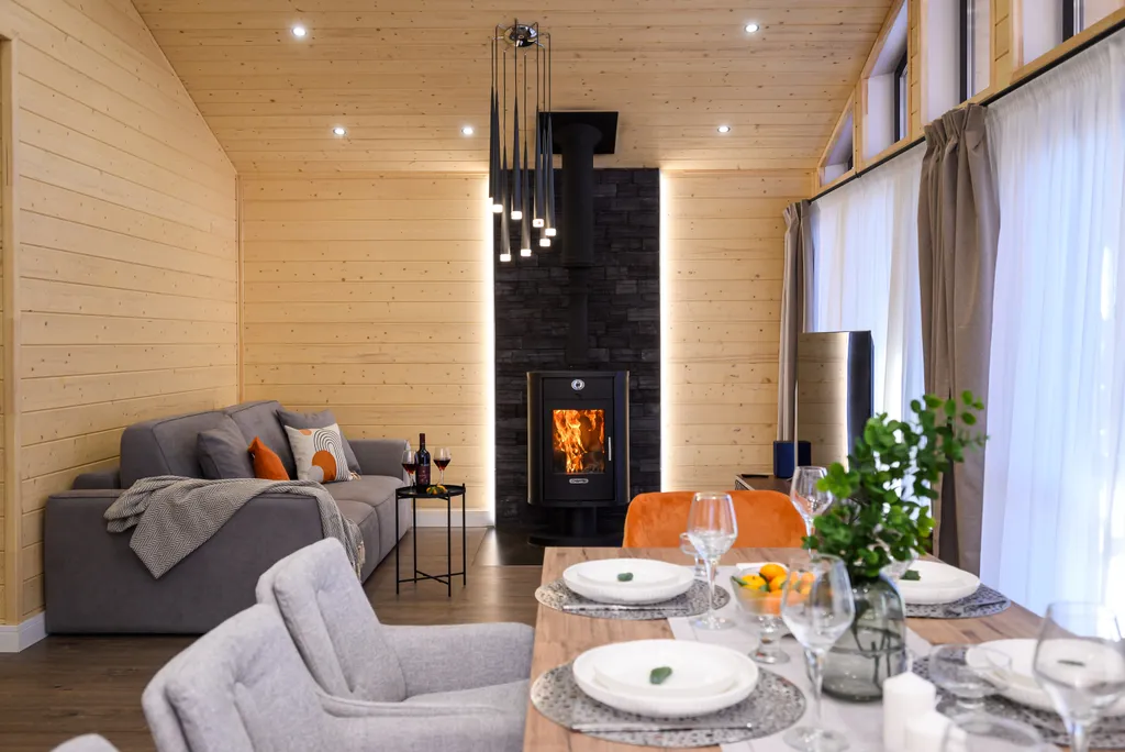 Дом с камином, баней и чаном в лесу у озера