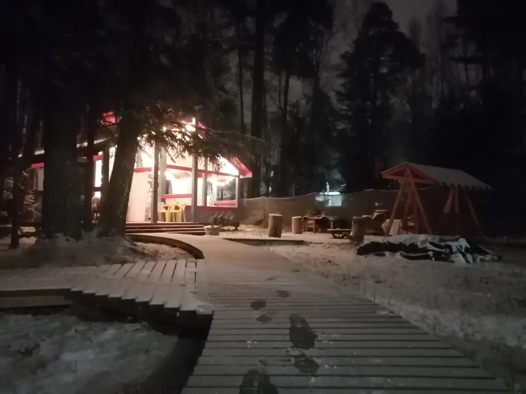 Барнхаус в лесу с голубой гостиной