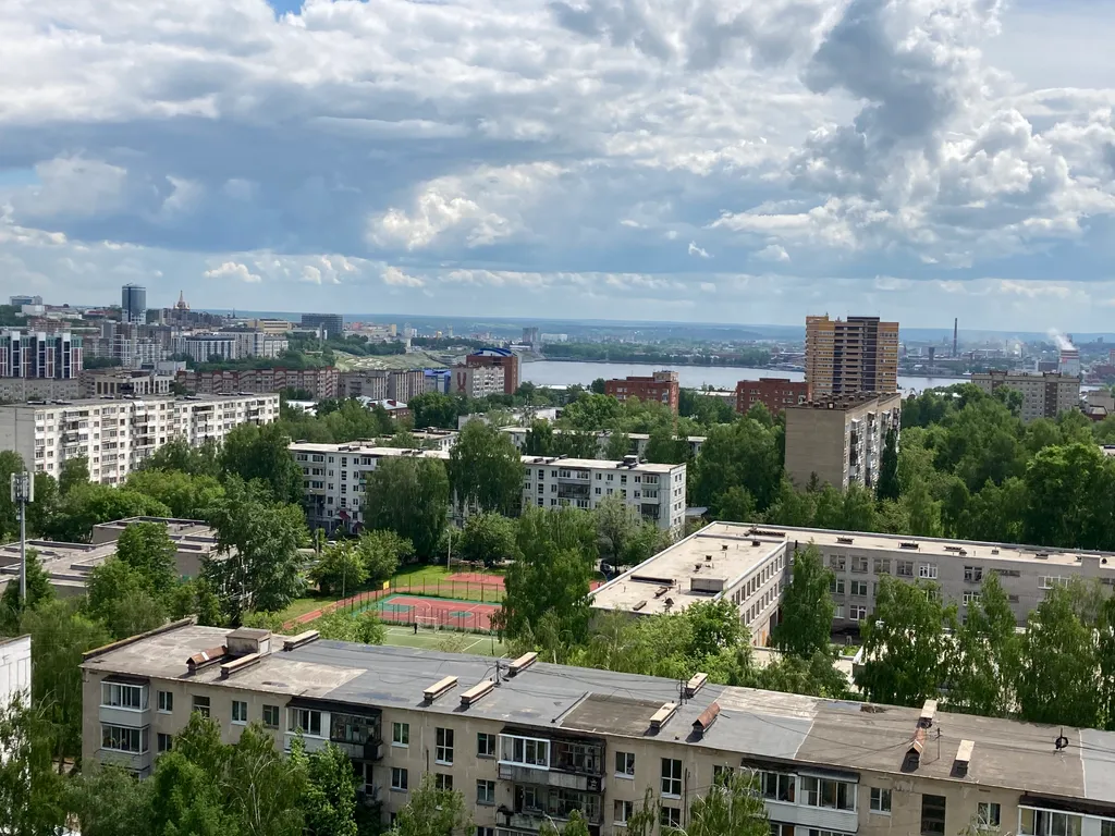 Уютная квартира с видом на город и Ижевский пруд