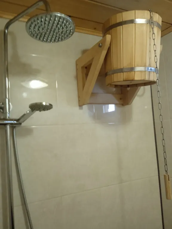 Домик с русской баней на берегу реки